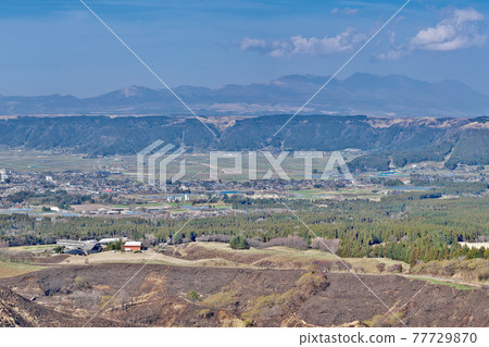 [Overlooking Aso City from Sensuikyou] (High resolution version) Miyaji, Ichinomiyamachi, Aso City, Kumamoto Prefecture 77729870