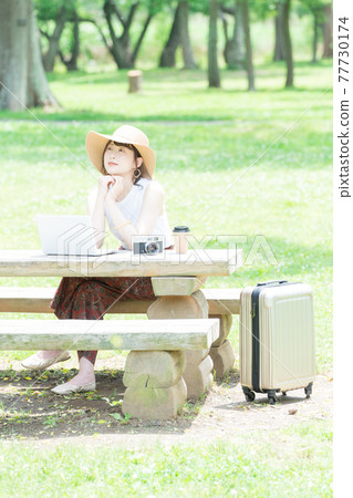 A young woman worcation in the fresh green A young woman worcation in the fresh green 77730174