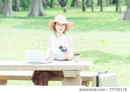 A young woman worcation in the fresh green A young woman worcation in the fresh green 77730176