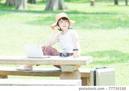 A young woman worcation in the fresh green A young woman worcation in the fresh green 77730180