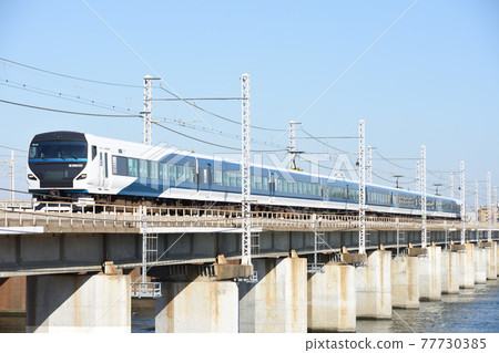 E257 系列 穿越相模川的舞子 77730385