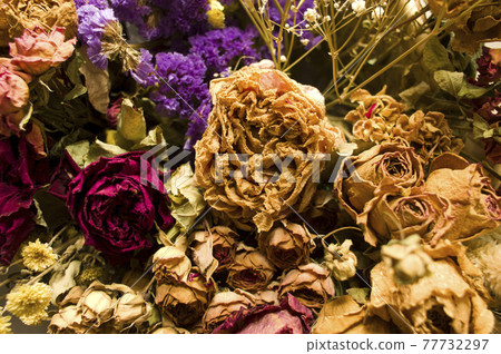 There are many bouquets of dried flowers besides roses. There are many bouquets of dried flowers besides roses. 77732297