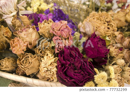 There are many bouquets of dried flowers besides roses. 77732299