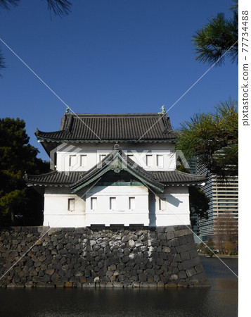 I took a picture of Edo Castle Sakurada Tatsumi Yagura from the front with the clear blue sky in the background. I took a picture of Edo Castle Sakurada Tatsumi Yagura from the front with the clear blue sky in the background. 77734488