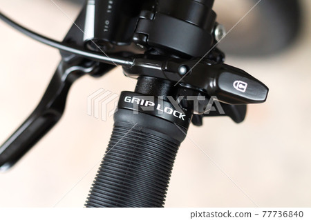 Front fork lever remote control lockout switch for MTB mountain bike 77736840