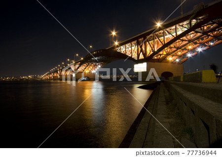 Seongsan Bridge in the Han River, Seoul, South Korea Seongsan Bridge in the Han River, Seoul, South Korea 77736944