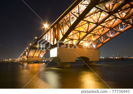 Seongsan Bridge in the Han River, Seoul, South Korea Seongsan Bridge in the Han River, Seoul, South Korea 77736945