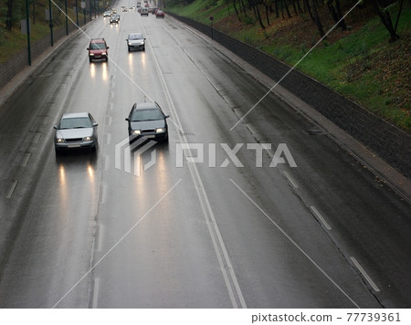 Traffic Traffic 77739361