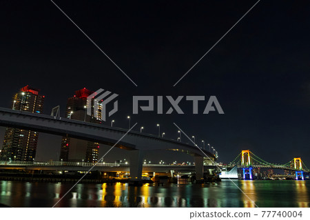 Illuminated Rainbow Bridge (seven colors / rainbow colors) seen from the vicinity of Tokyo / Toyosu Gururi Park 77740004