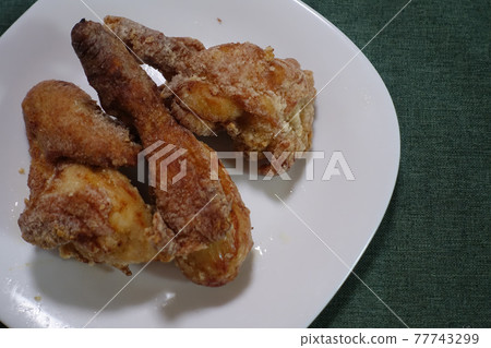 Fried chicken  77743299