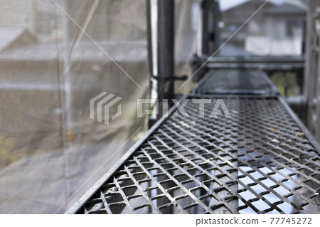 Image of iron scaffolding at construction site 77745272