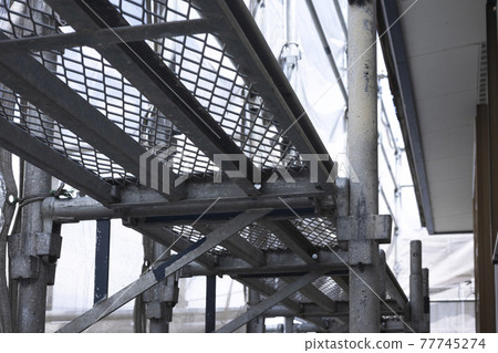 Image of iron scaffolding at construction site 77745274