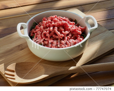 Fresh ingredients minced beef 77747074