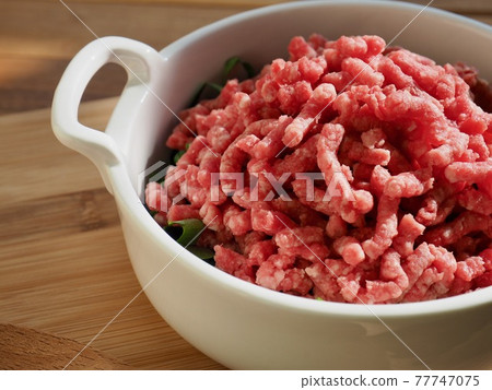 Fresh ingredients minced beef Fresh ingredients minced beef 77747075