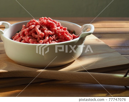 Fresh ingredients minced beef 77747076