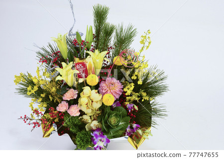Ikebana for New Year 77747655