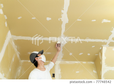People who work at the interior site Painting & cloth base putty 77748542