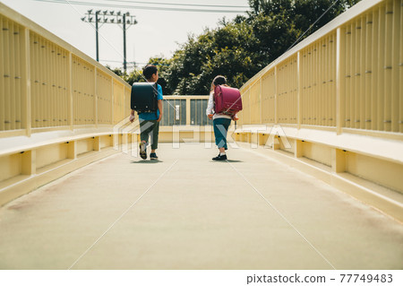 小學低年級退學 77749483