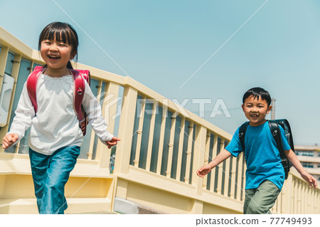 Leave school in the lower grades of elementary school 77749493