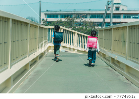 School attendance in the lower grades of elementary school School attendance in the lower grades of elementary school 77749512