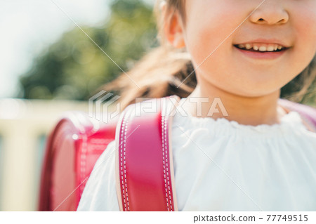 Going to and from school in the lower grades of elementary school 77749515