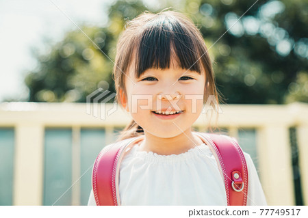 Going to and from school in the lower grades of elementary school 77749517