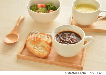 Beef stew lunch 77751329