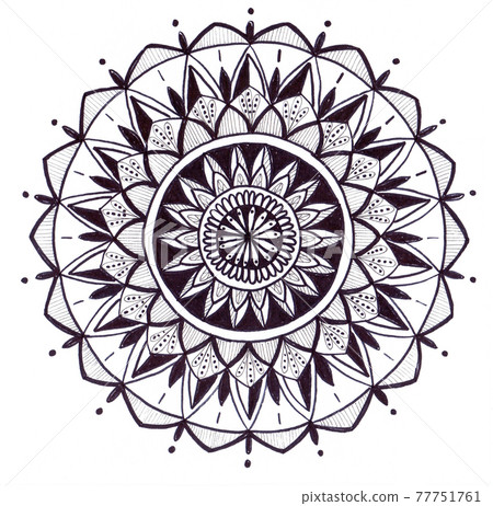 Round mandala painted with marker 77751761