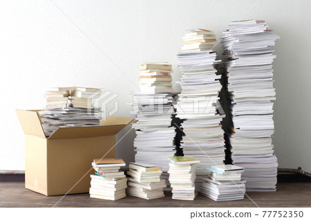 Disposal and decluttering of many books, magazines and paperback books 77752350