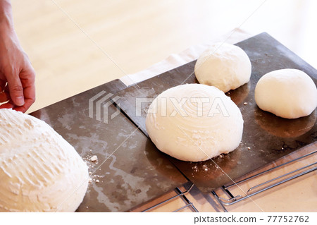 Freshly baked bread and bread class / Kuppe Campagne Freshly baked bread and bread class / Kuppe Campagne 77752762