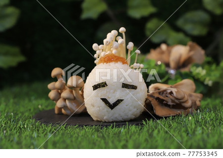 Speaking of bento, rice balls! Speaking of bento, rice balls! 77753345