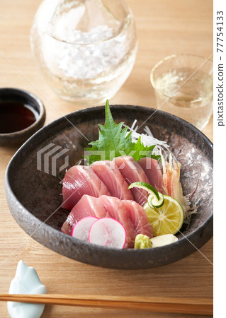 Bonito sashimi 77754133