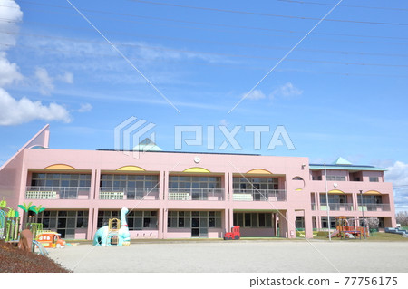 Kindergarten schoolyard (Hakusan Kindergarten, Nisshin City, Aichi Prefecture) 77756175