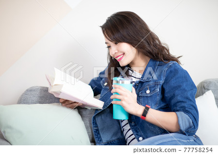 woman use reusable eco bottle woman use reusable eco bottle 77758254