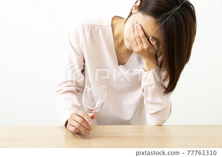醉酒的女人 77761310