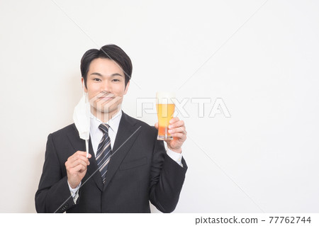 男人吃口罩 男人吃口罩 77762744