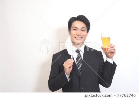 男人吃口罩 男人吃口罩 77762746