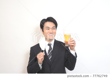 男人吃口罩 77762749