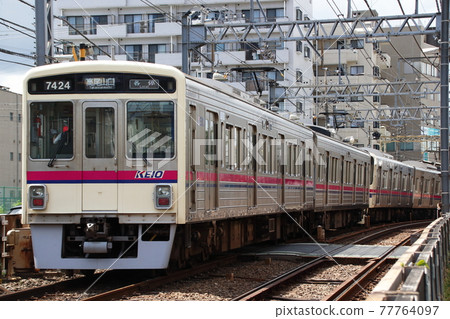 [KO] Keio Takao Line 9000 series + 7000 series (local train: 10 cars) 77764097