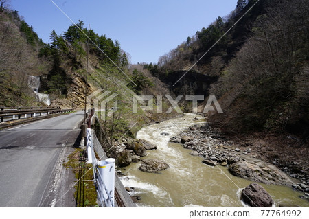 Cuesta topography in the Susobana River that flows through the Susobana Valley, where the road from Shinshu Kinasa in Nagano Prefecture runs to the Susobana Nature Park 77764992