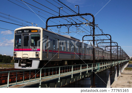 穿越多摩川的京王本線7000系列(半特快:10節車廂) 穿越多摩川的京王本線7000系列(半特快:10節車廂) 77765165