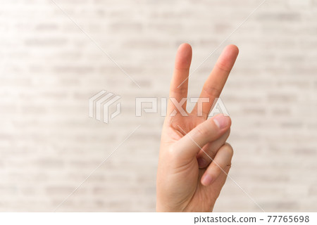 Show the V sign Show the V sign 77765698