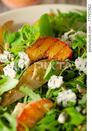 Grilled fruit salad 77765962