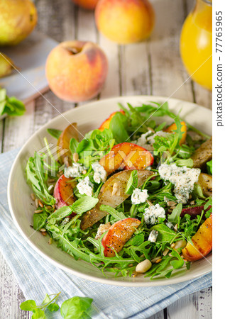 Grilled fruit salad 77765965