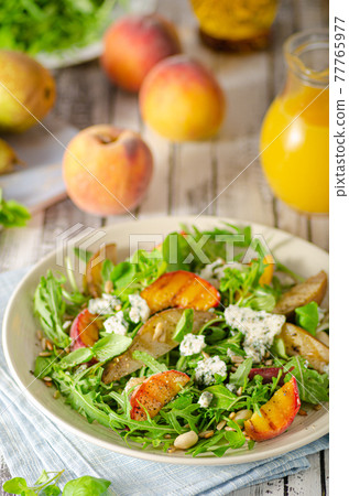 Grilled fruit salad 77765977