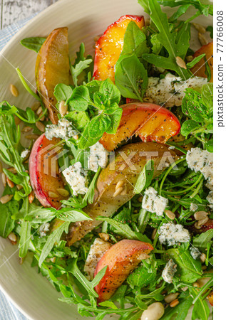 Grilled fruit salad 77766008