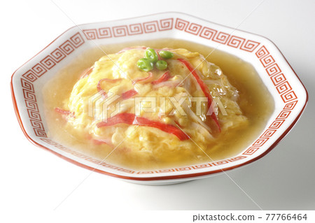 Hot bean paste Chinese style omelet rice, Tianjin rice photographed on a white background 77766464