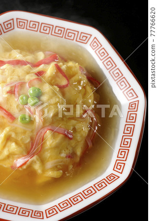 Hot bean paste Chinese style omelet rice, Tianjin rice photographed on a black background (overhead view) Hot bean paste Chinese style omelet rice, Tianjin rice photographed on a black background (overhead view) 77766620