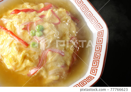 Hot bean paste Chinese style omelet rice, Tianjin rice photographed on a black background (overhead view) Hot bean paste Chinese style omelet rice, Tianjin rice photographed on a black background (overhead view) 77766623