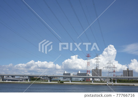 橫跨江東區和江戶川區的荒川 夏日藍天 77766716